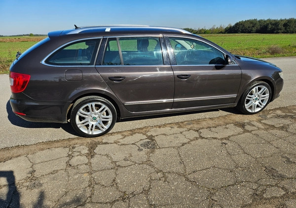 Skoda Superb cena 27900 przebieg: 301871, rok produkcji 2010 z Starogard Gdański małe 466